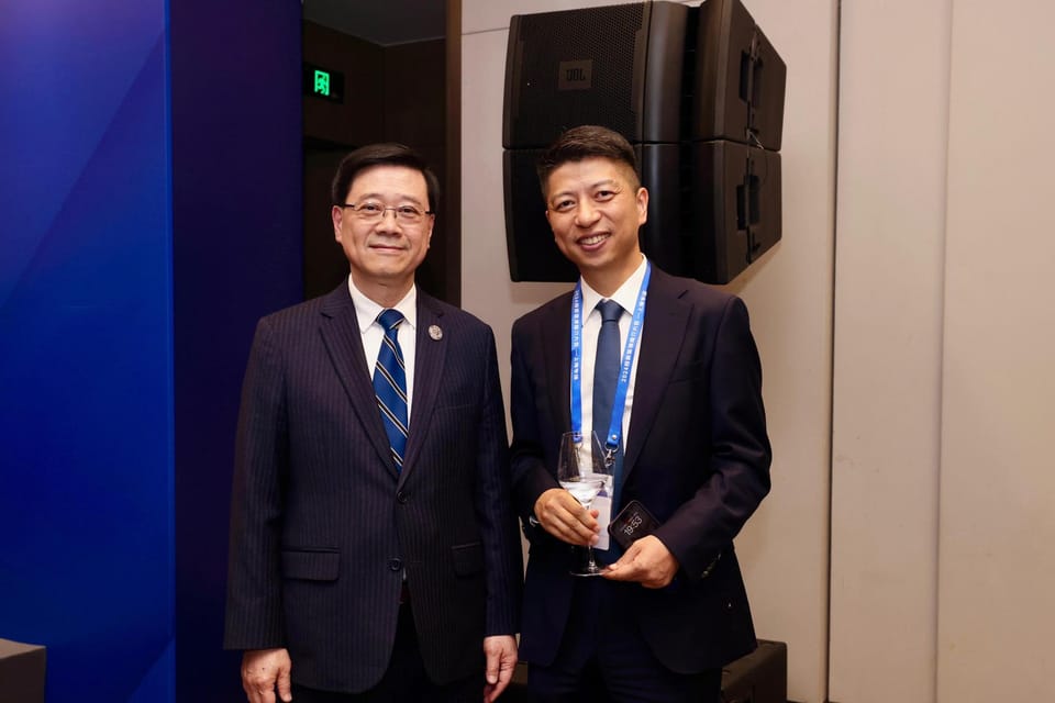 The "InvestHK Promotion Seminar" and gala dinner took place on Nov. 5th. A highlight was the photo opportunity between Hong Kong's Chief Executive, Mr. John Lee, and KN Group's President, Mr. Chen Song.